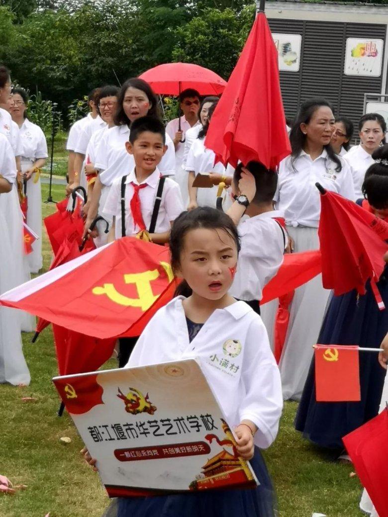 时尚拼接牛仔裤